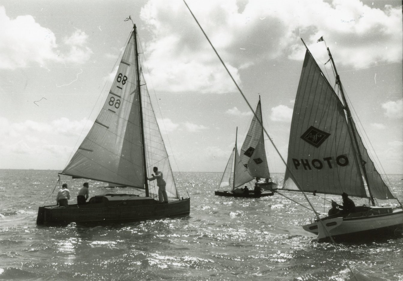 Segelboote auf dem Wasser Segelboote auf dem Wasser